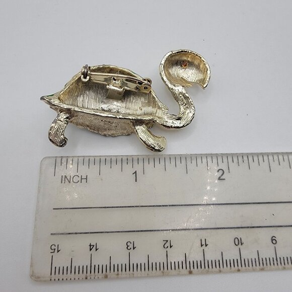 Vintage Smiling Smile TURTLE Tortoise Pin Brooch Rhinestone Eye‎ Goldtone - Picture 3 of 3